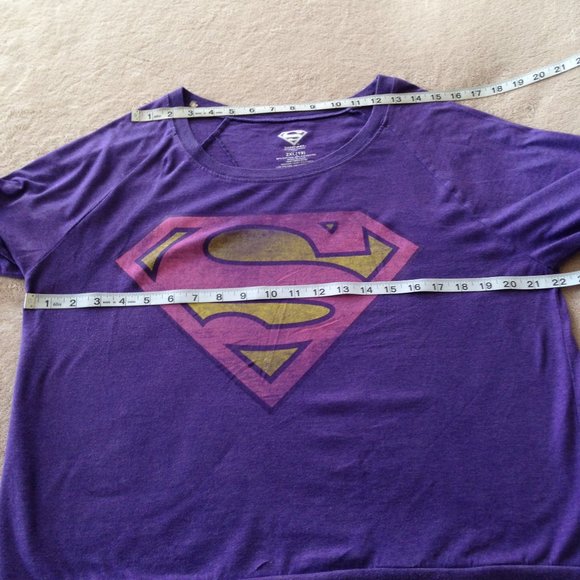 Superman Long Sleeve Distressed Logo - Picture 6 of 8